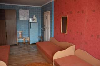 Апартаменты Chernobyl type rooms in a block flat house Шяуляй Кровать в общем 4-местном номере для мужчин и женщин-1