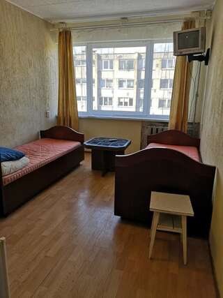 Апартаменты Chernobyl type rooms in a block flat house Шяуляй Общий 4-местный номер для мужчин и женщин-1